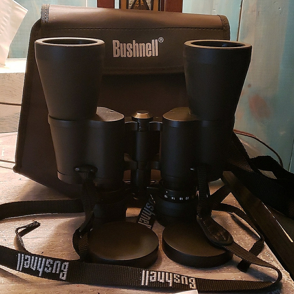 10x 30x50 Insta focus black Bushnell Binocs.w/ strap and soft carry case